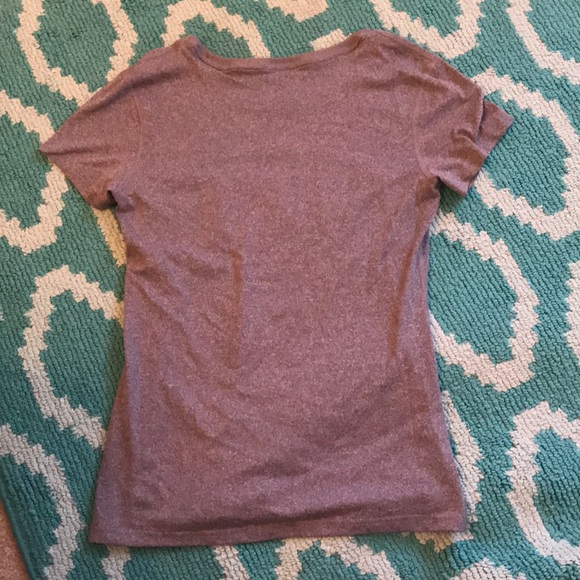 NIKE short sleeve top - Picture 2 of 3